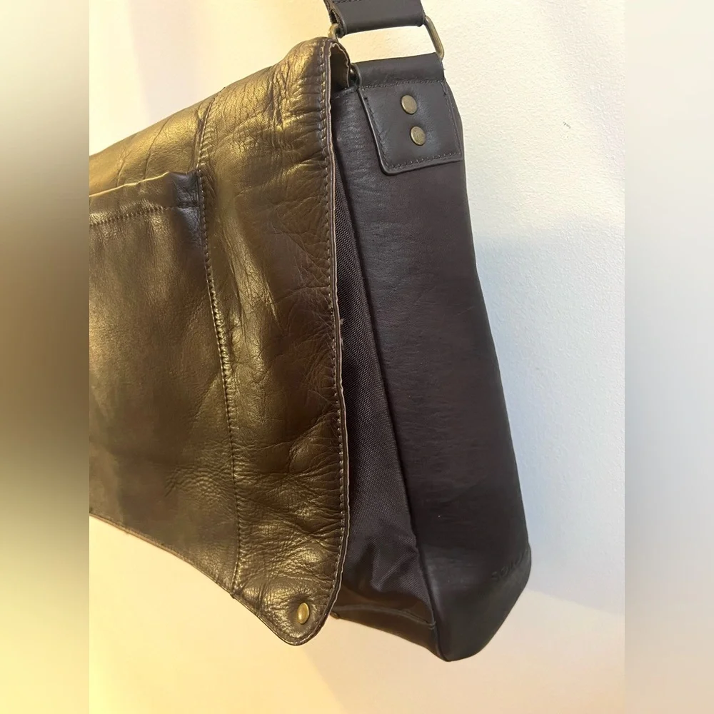 Solo Classic Brown Leather Computer Messenger Bag